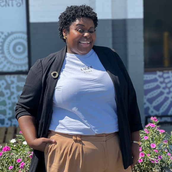 Meet your Posher, Nikia - Picture 2 of 3